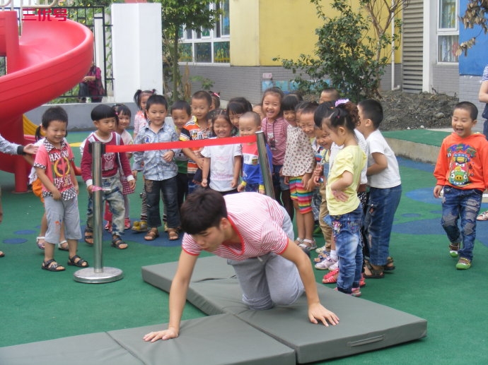 小班幼儿区域活动环境创设的理论与实践互相脱节的实际现象