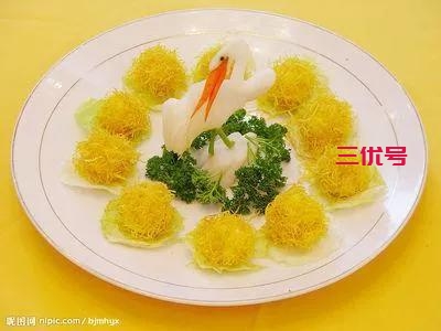 传统川菜（金丝虾球）