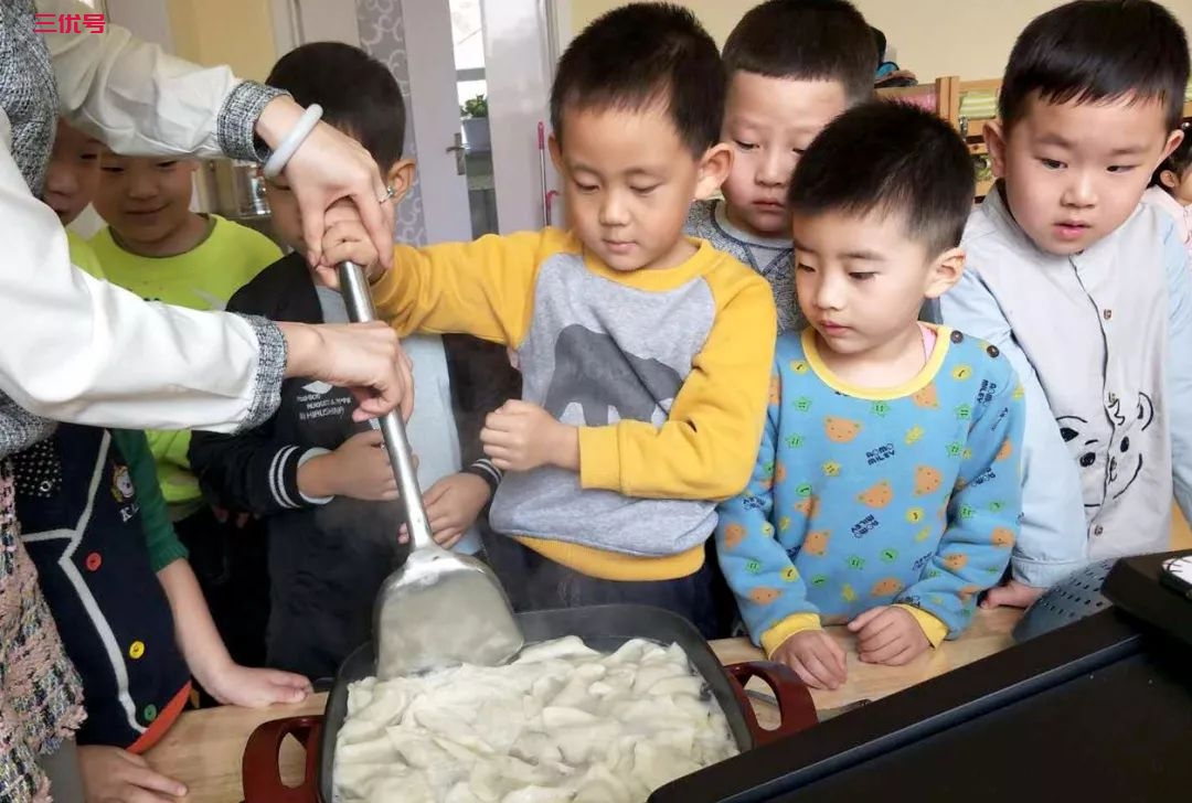 幼教｜成年人不会包饺子的来重读幼儿园吧！——市幼儿园大三班生活实践课