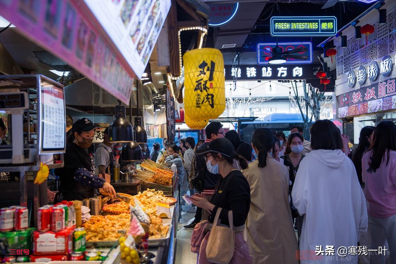 杭州最火爆的小吃街，汇聚全国各地美食，老杭州人对它有特殊感情