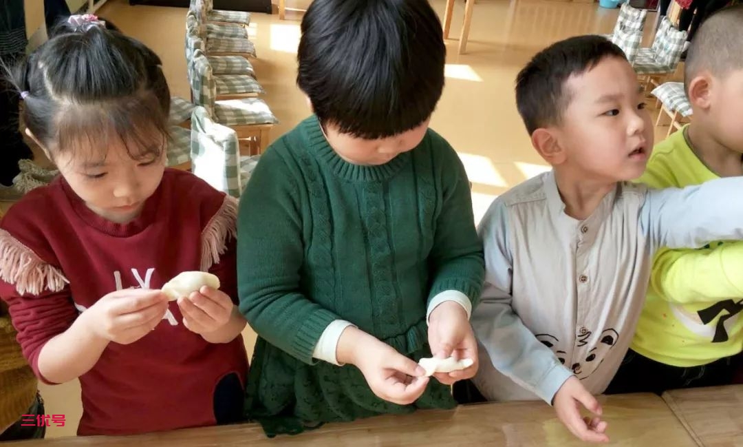幼教｜成年人不会包饺子的来重读幼儿园吧！——市幼儿园大三班生活实践课