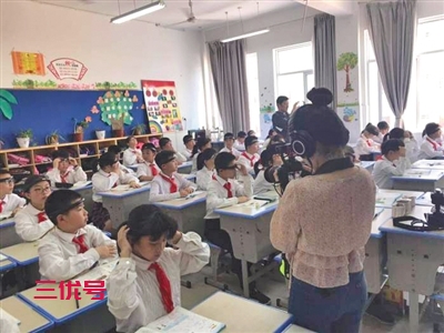 浙江一小学学生戴“头环”防走神，教育部门：已责令学校停用并自查