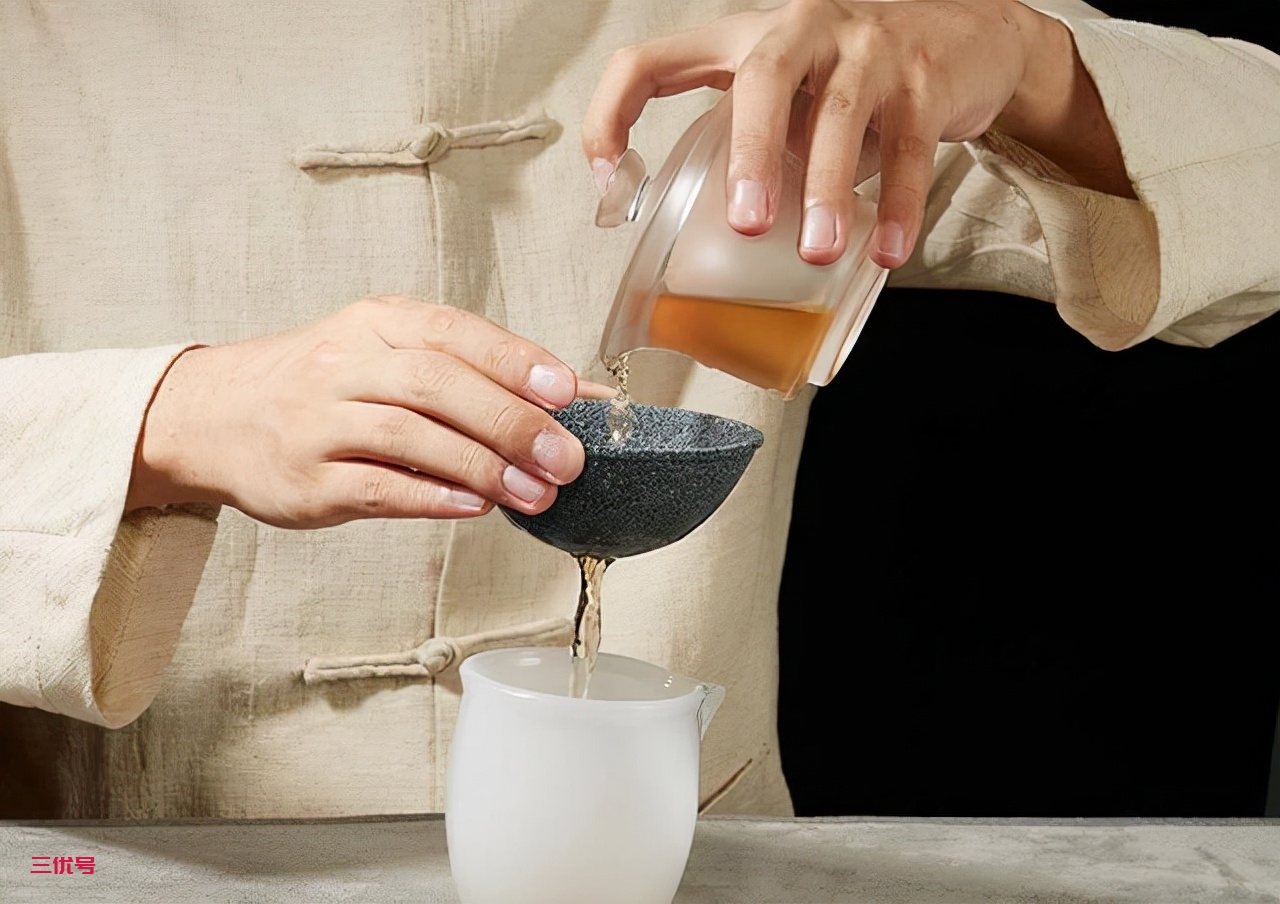普洱茶撬开直接喝是错误的！泡之前多加这2步，茶叶香醇更好喝