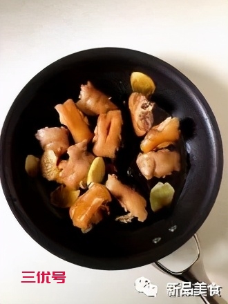 黄豆炖猪脚：营养丰富，味道鲜美