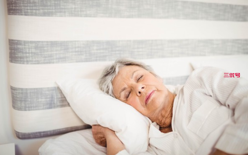 颈椎病患者，适合睡啥样的枕头？这里有3点建议，护颈椎保睡眠