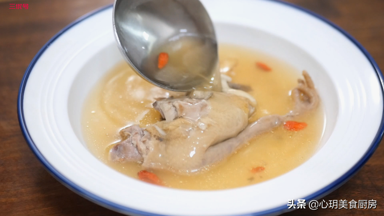 炖鸽子汤，是冷水还是开水下锅，掌握这个诀窍，营养胜过三只母鸡