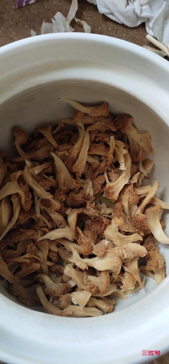 高蛋白低脂肪的猴头菇炖筒骨，味道鲜美，营养下饭