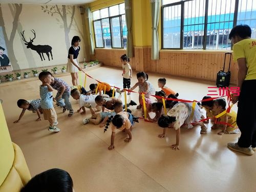 杭州109名幼儿园孩子连夜被送往隔离点，这个“抓鸭子”视频太让人心疼了