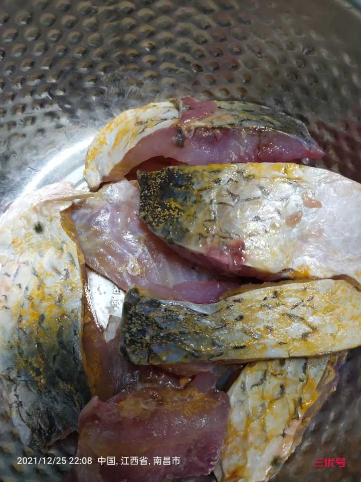 腌鱼身上出现黄色颗粒，但鱼看着还是很新鲜，还是否能吃？