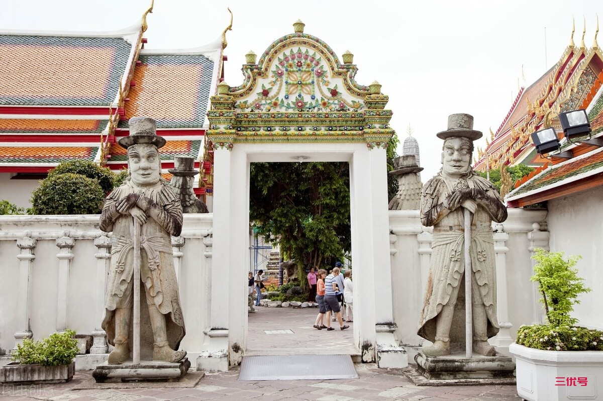泰国6天旅行之第二天：郑王庙、泰式马杀鸡、四面佛、人妖表演